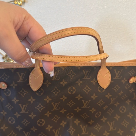Louis Vuitton Neverfull MM - Picture 8 of 17